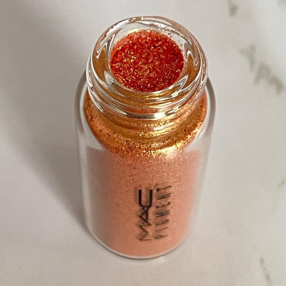 MAC Cosmetics MINI MAC Pigment - ‘Melon’ - Picture 2 of 6